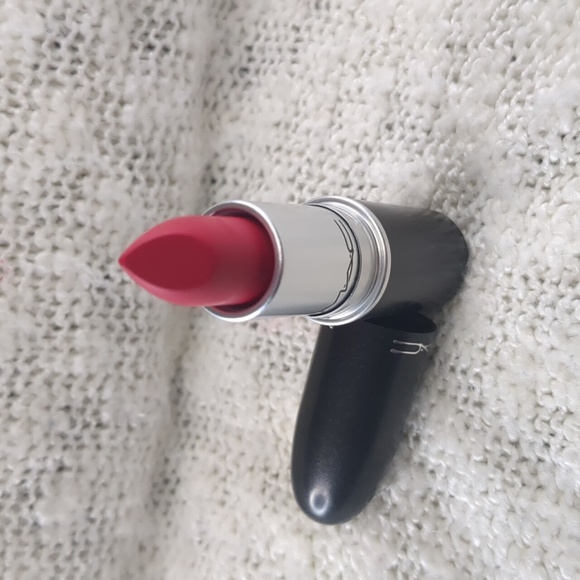 M•A•C Mini Retro Matte Lipstick in Relentlessly Red, 1.8g/0.06oz - Picture 2 of 5